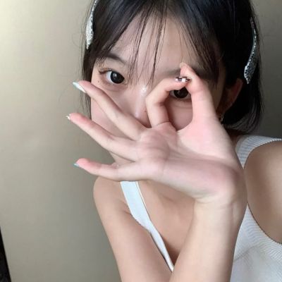 马伊琍与文章携手为女儿庆生！文君竹的16岁生日照曝光，满满的爱与祝福